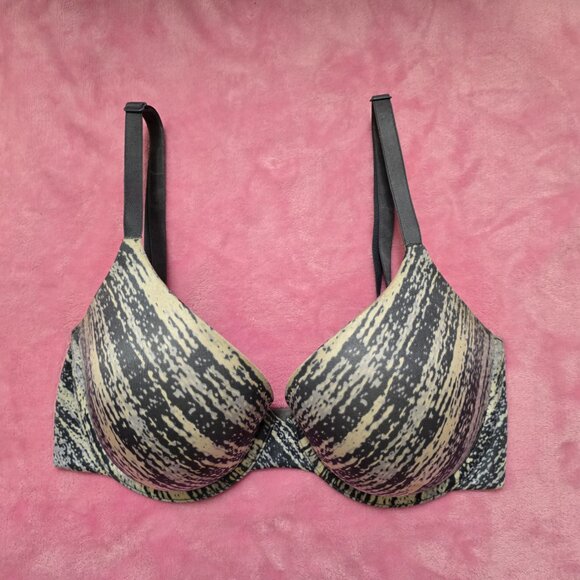 3 pairs of 32DD bras (2 VS & 1 PINK) - Picture 3 of 11